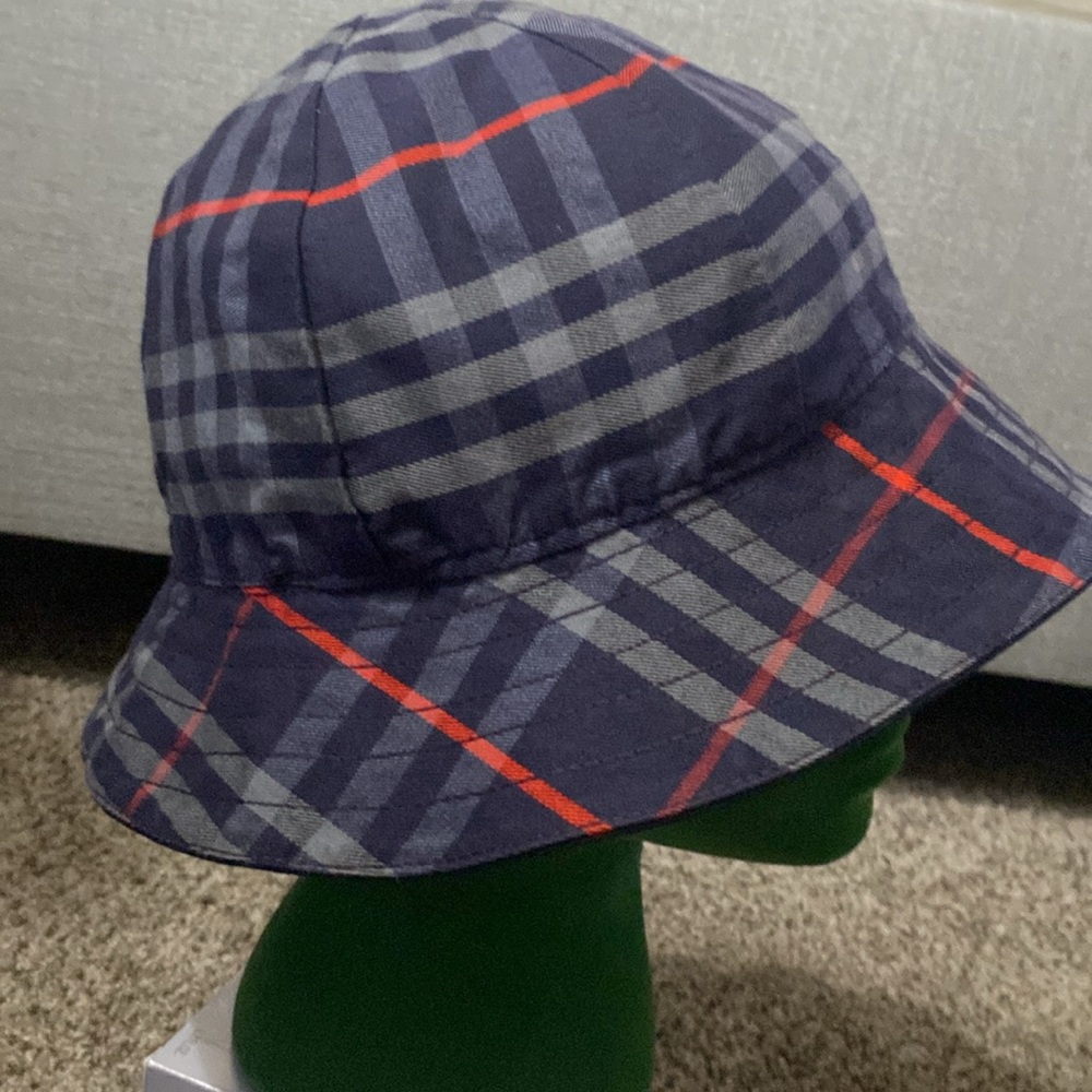 🤯🤯Authentic Burberry Check Bucket Hat